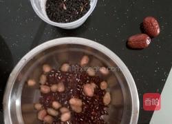 黑米粥的做法图解2
