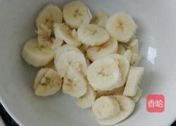 香蕉鸡蛋饼的做法图解1