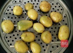 酸甜五香小土豆的做法图解1