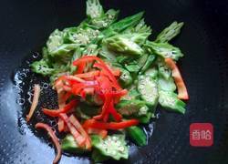 红辣椒炒秋葵的做法图解6