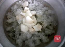 冰糖雪梨炖银耳的做法图解4