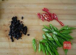 香辣豆鼓荷包蛋的做法图解2