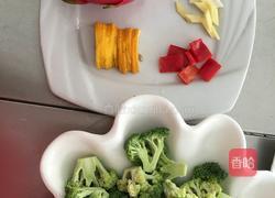 火龙果炒虾仁的做法图解1