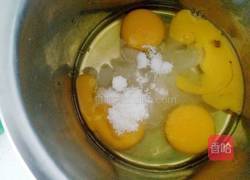 全蛋纸杯蛋糕的做法图解3