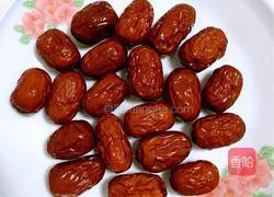 黑豆黑米红枣粥的做法图解2