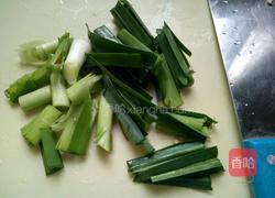 蒜苗草菇的做法图解3