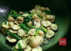 蒜苗草菇的做法图解8