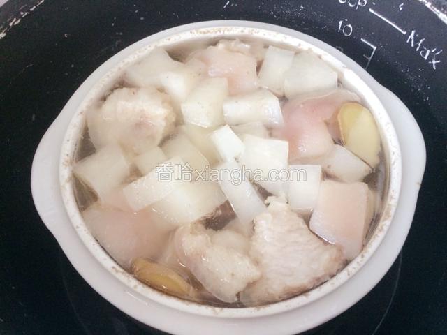 猪肘汤炖好