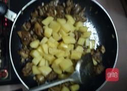 土豆焖鸭的做法图解6
