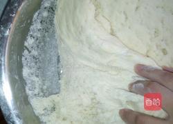 韭菜鸡蛋馅包子的做法图解2