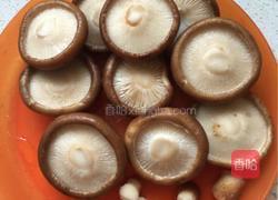 香菇酿鸡肉的做法图解2