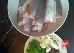 炖黄花鱼的做法图解1