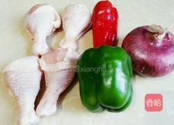 双椒炒鸡腿的做法图解1