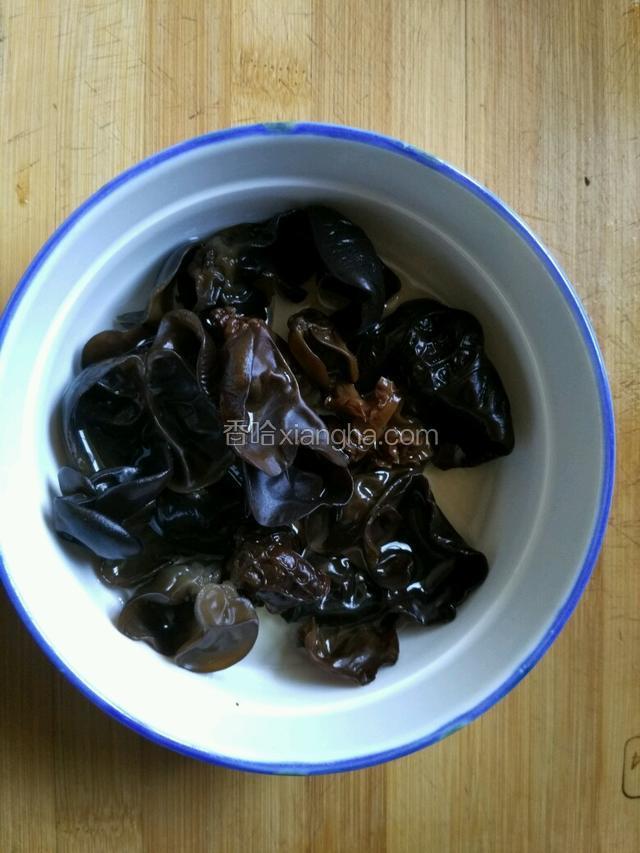 木耳用热水发好
