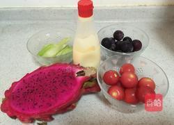 火龙果海鲜沙拉的做法图解1