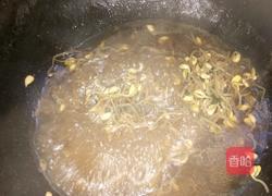 豆芽汤面的做法图解1