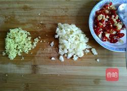 蒜蓉剁椒蒸鸡腿的做法图解2