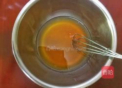 广式莲蓉蛋黄月饼的做法图解3