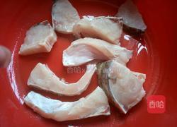 酸菜鱼块的做法图解2