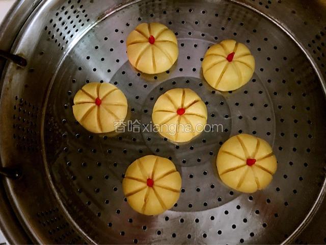 上锅蒸开锅后蒸10分钟就可以了