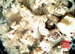 猪骨白萝卜汤的做法图解3