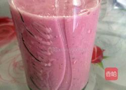 红火龙果香蕉奶昔的做法图解5