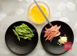 青椒火腿炒蛋的做法图解2