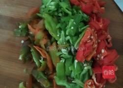 辣椒炒咸鸡蛋的做法图解2