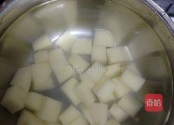 土豆香肠炒饭的做法图解1