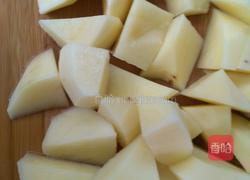 土豆猪蹄的做法图解2