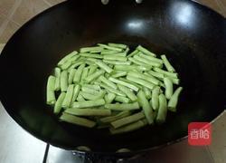 四季豆炒肉的做法图解2