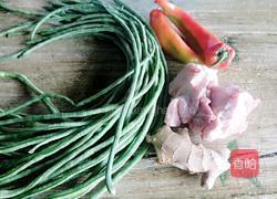 豇豆炒肉片的做法图解1