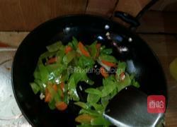 莴笋炒鸡腿肉的做法图解4