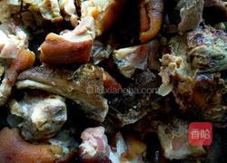 腊猪脚炖萝卜的做法图解2