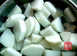 腊猪脚炖萝卜的做法图解3