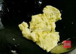 西兰花炒饭的做法图解3