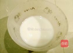 火龙果蜂蜜奶昔的做法图解3