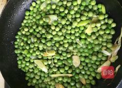 碗豆炒虾仁的做法图解6