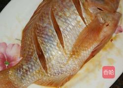 姜蒜浇鱼的做法图解2