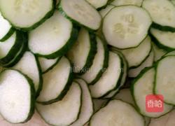 黄瓜火腿炒鸡蛋的做法图解2