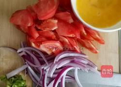 番茄鸡蛋炒面的做法图解1