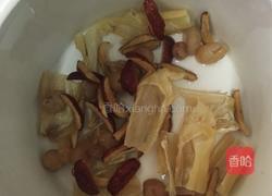 牛奶炖花胶的做法图解3