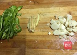 胡萝卜土豆肉片的做法图解1