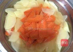 胡萝卜土豆肉片的做法图解2