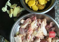 板栗焖鸡的做法图解2