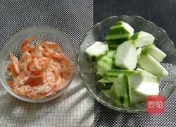 丝瓜虾干汤的做法图解1