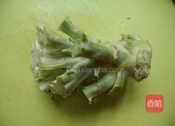 西兰花梗土豆片的做法图解1