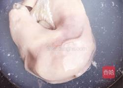 猪肚花蛤莲子汤的做法图解2