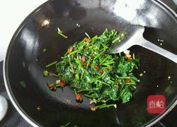 青红椒炒番薯叶的做法图解6