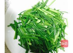 韭黄炒鸡蛋的做法图解2